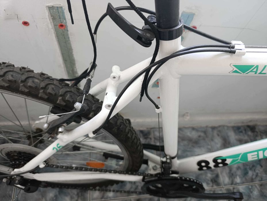 Bicicletă AT8 Alpin CX – Nouă / În stare aproape nouă – Alb cu turcoaz