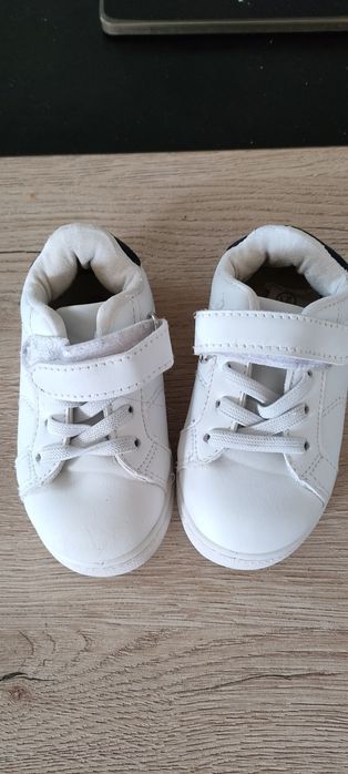 Adidași UNISEX mărimea 21