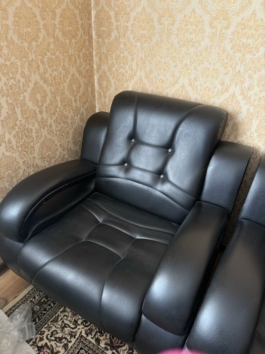 Кожанные мягкие мебели в идеальном состояние