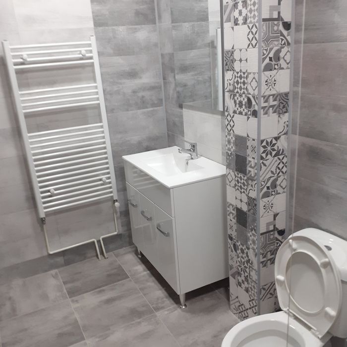Închiriez apartament 74 mp Bloc nou