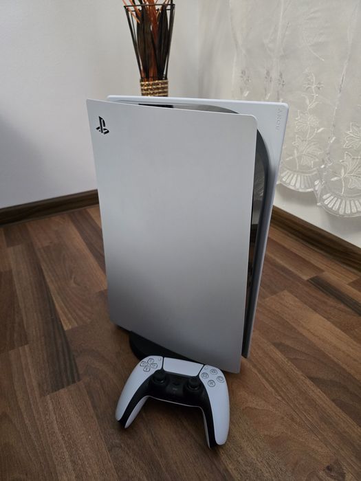 Vând PlayStation 5
