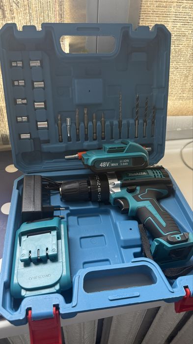 Шуруповерт Makita