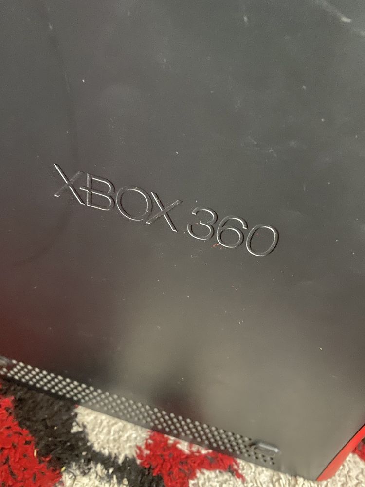 Xbox 360  cu maneta si cabluri