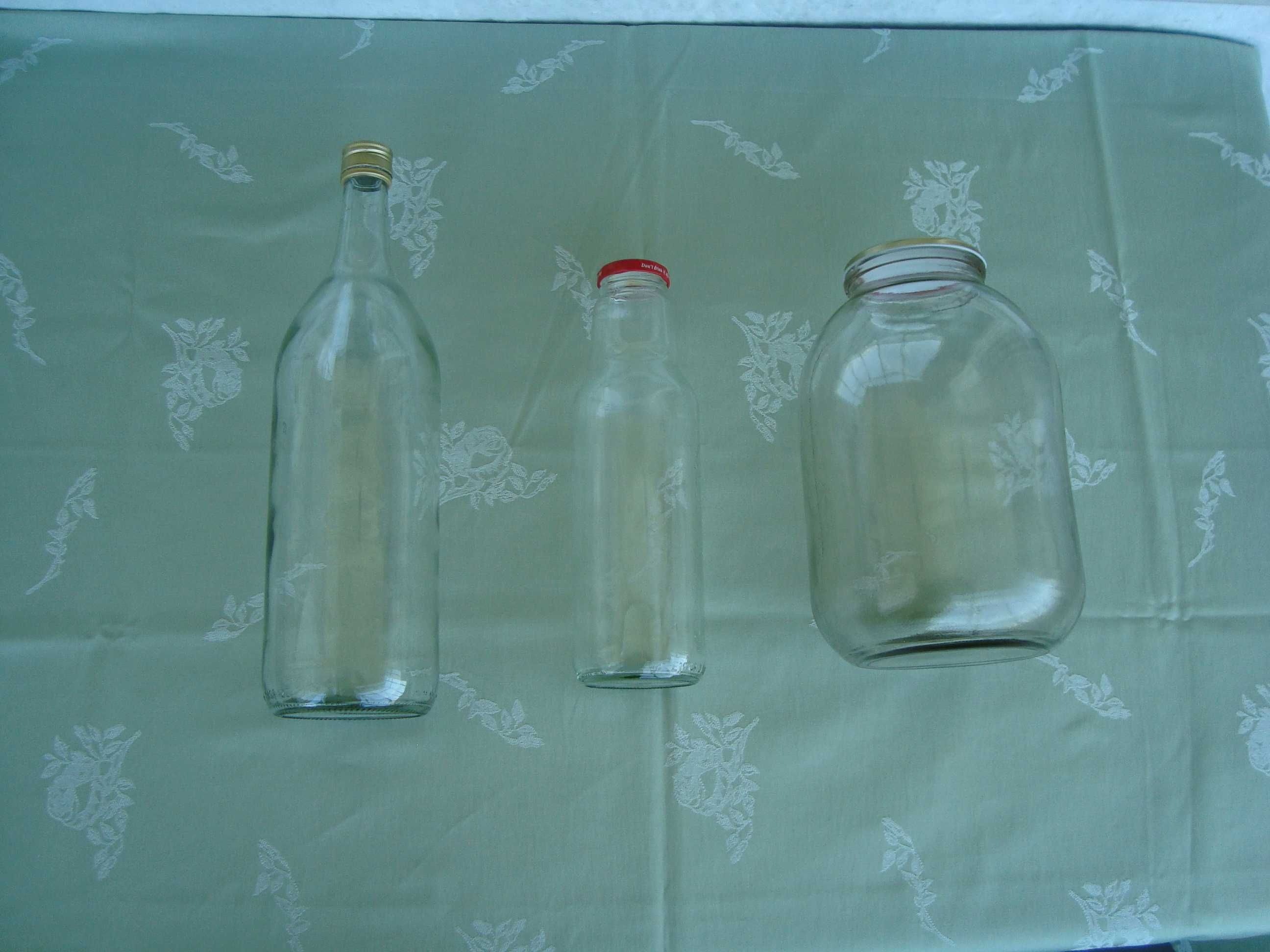 стъклени буркани и бутилки
