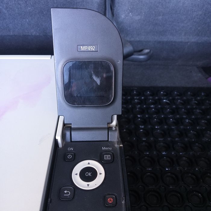 Продаю МФУ, нужно картридж поменять