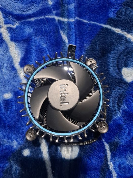 Vând cooler intel stock