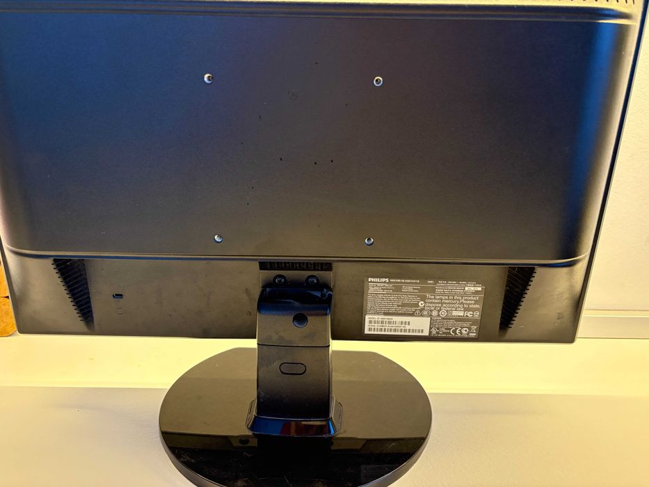 Монитор Philips 18 inch