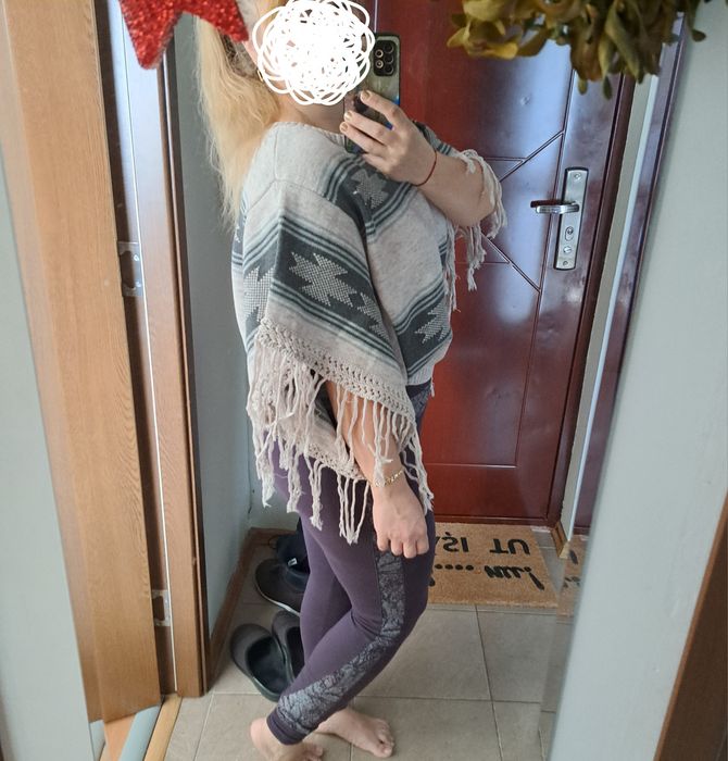 Pulover scurt cu model deosebit