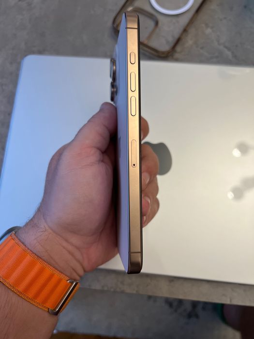 Vând iPhone 16 Pro Max Deșert Gold Titanium