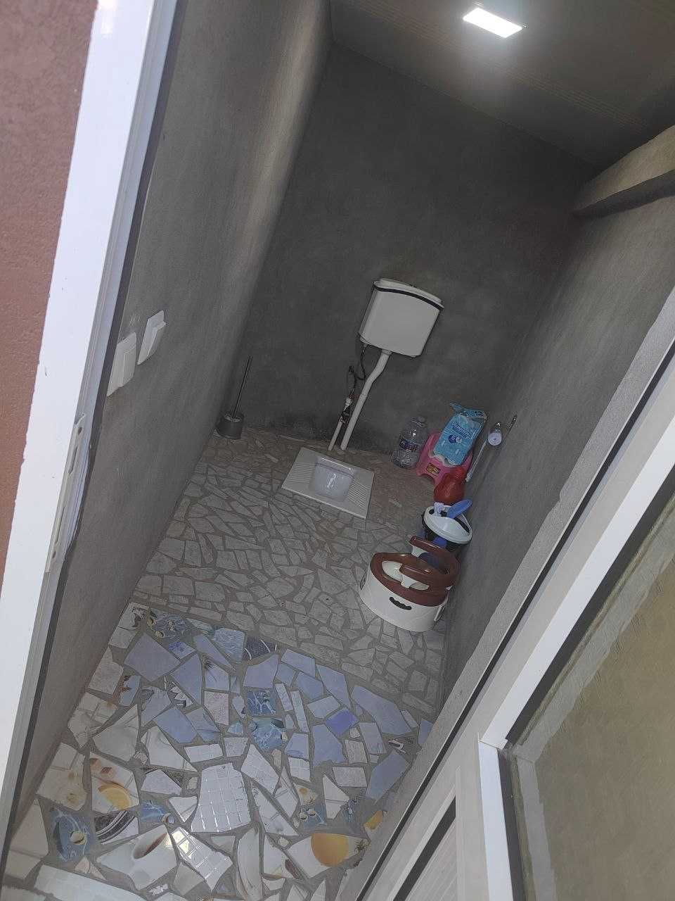 Yangiyolda 2 sotixli uy sotiladi.  4 xona. 44.000$