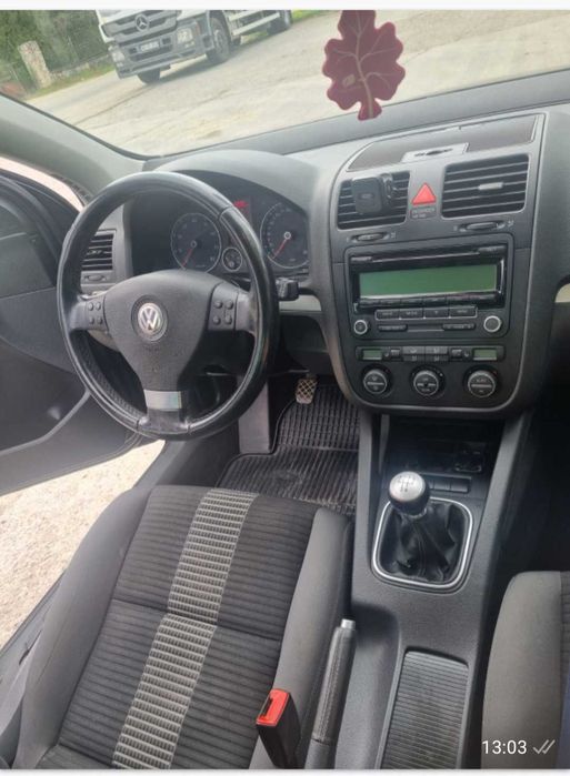 Volkswagen golf 5    1.6 benzină