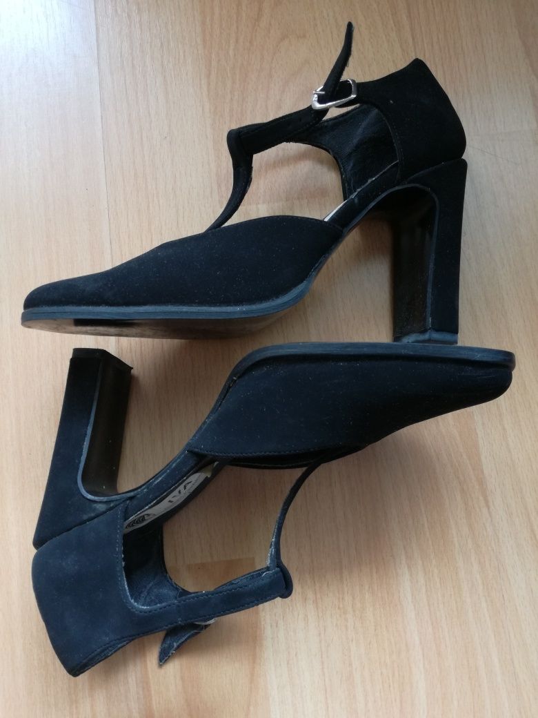 Дамски обувки черни на ток