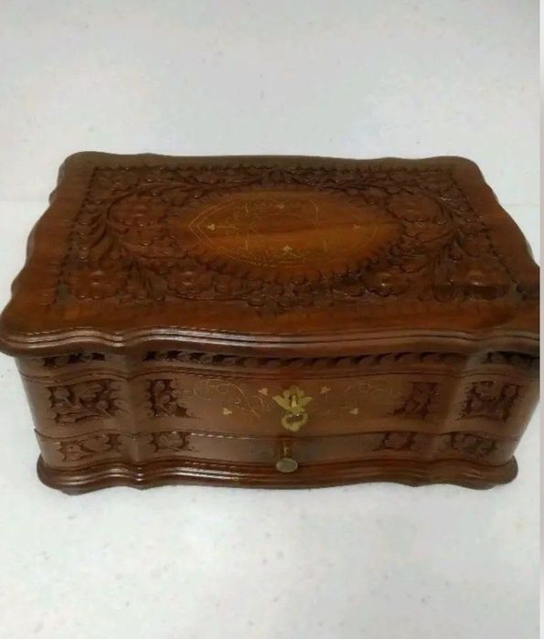 Винтажная шкатулка для украшений..