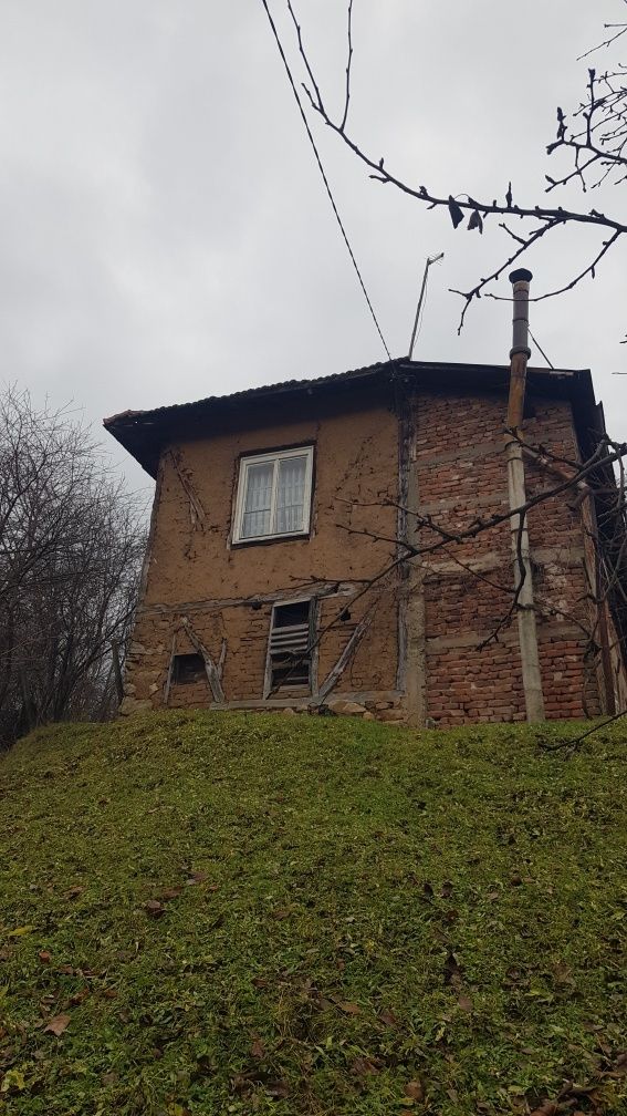 Продана къща в с.Сапарево общ.Сапарева