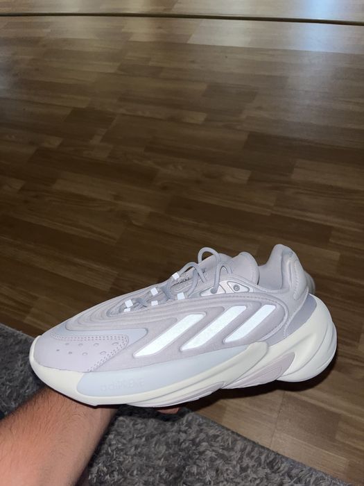 Vand adidasi adidas ozelia!