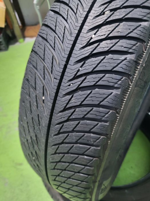 2 бр зимни 215/65/17 Michelin
