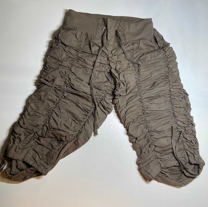 pantaloni maro trei sferturi