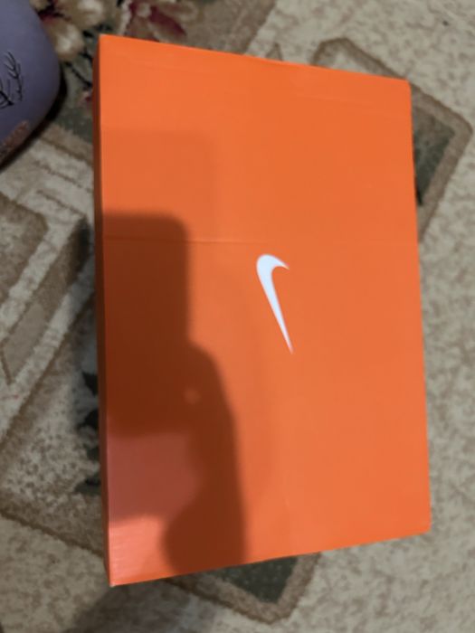 Продам кроссовки Nike
