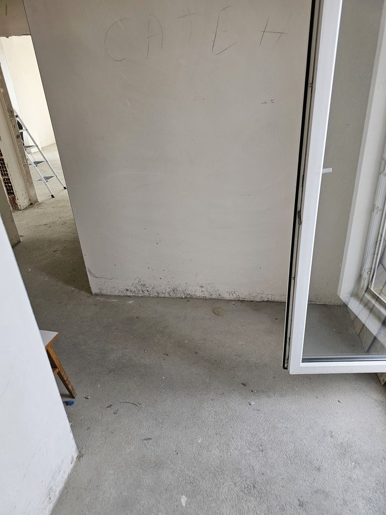 Продава се Тристаен апартамент в Пловдив, Сточна гара - 93 кв.м за 812 €/кв.м - Снимка #2