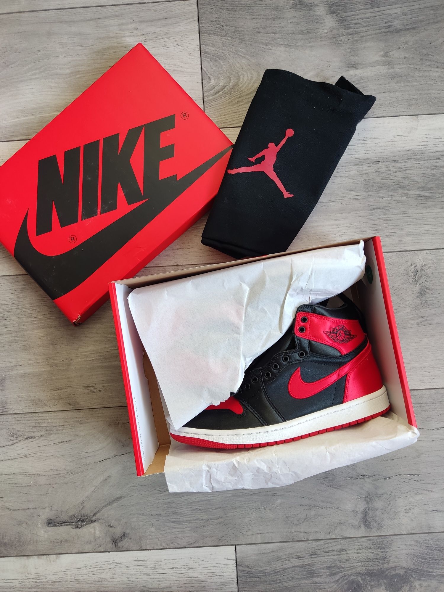 Air Jordan 1 Retro High Satin Bred