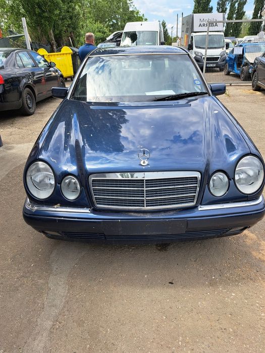 Dezmembrez Mercedes Benz w210 2.0B 100 kw 1996