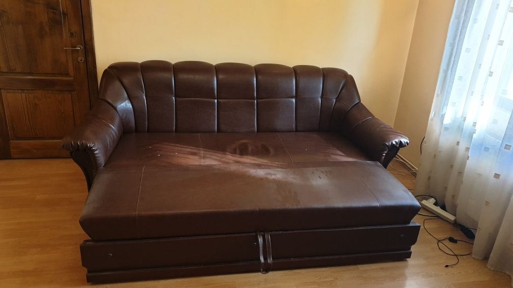 De vinzare canapea extensibila în bună stare