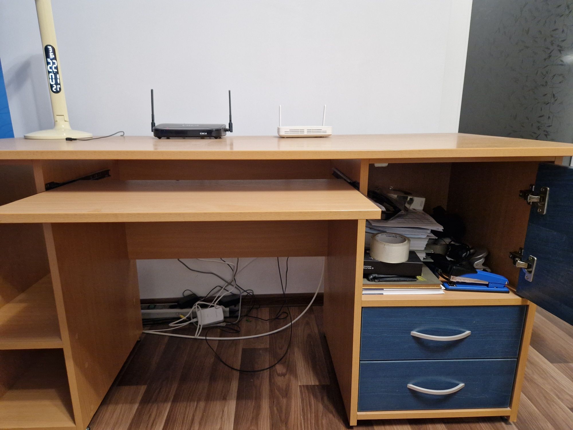 Birou pentru calculator/tastatura cu sertare