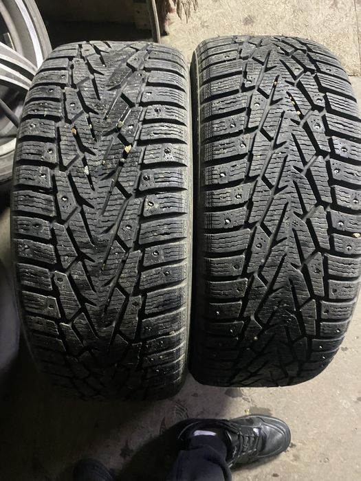 На 16. 215/60 НОКИЯ 2 шт в нал