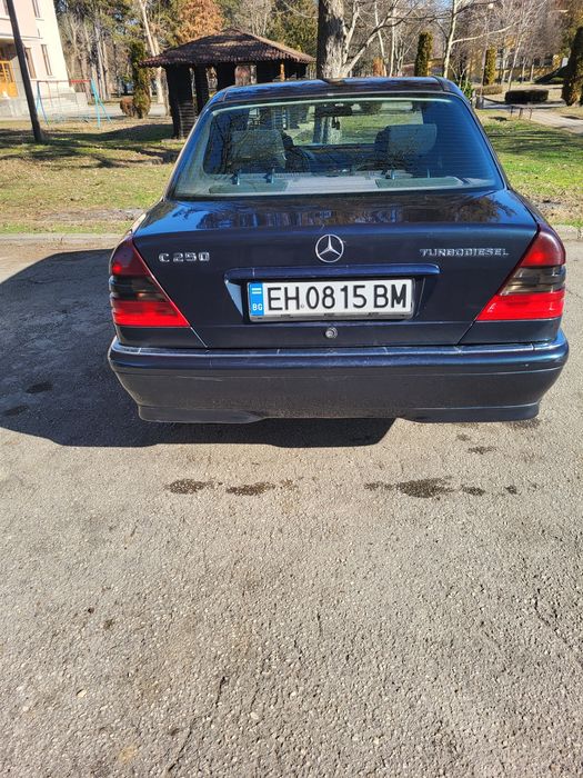Мерседес С250тд седан.