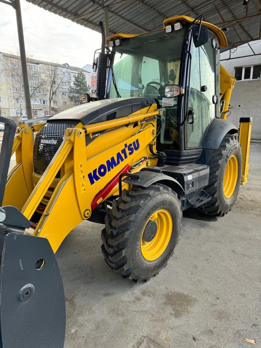 Inchiriez Buldoexcavator Komatsu