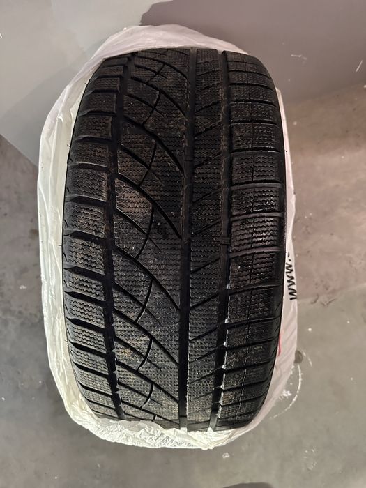 Зимние шины ROADX RX Frost 255/40 R19