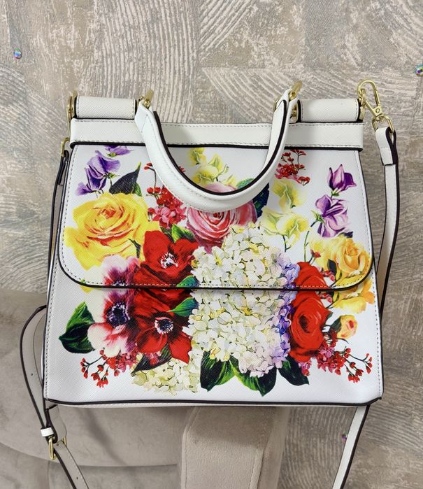 Geanta cu flori deosebita