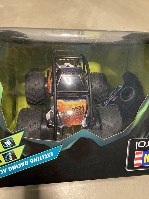 Ravel Flash over RC Car