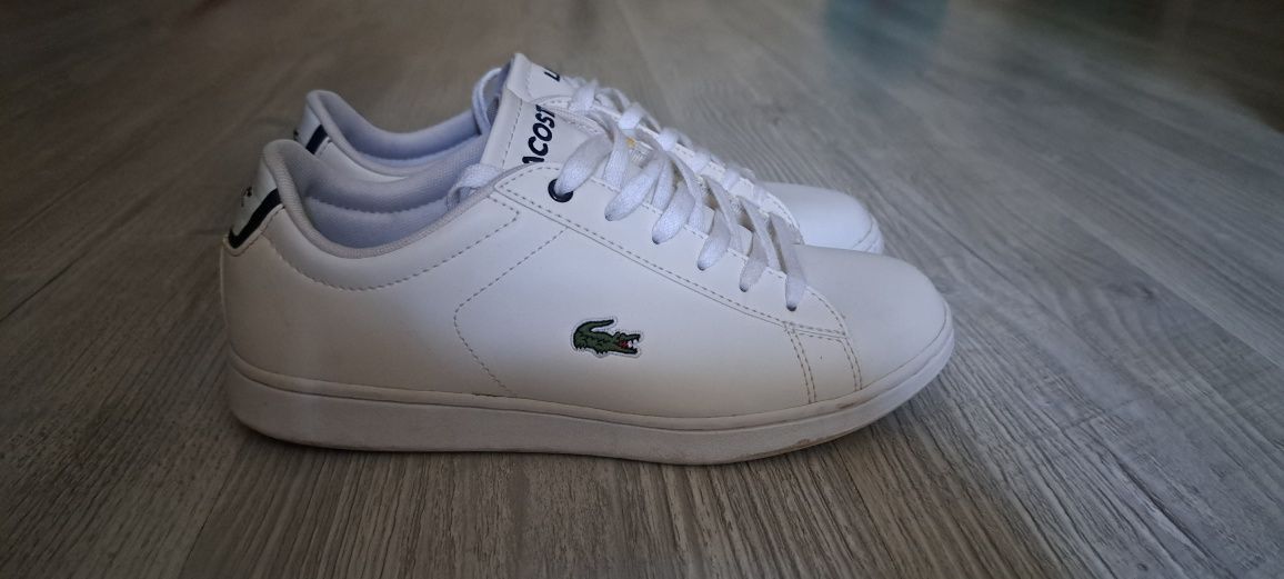 Vând sneakers Lacoste size 37 EUR.