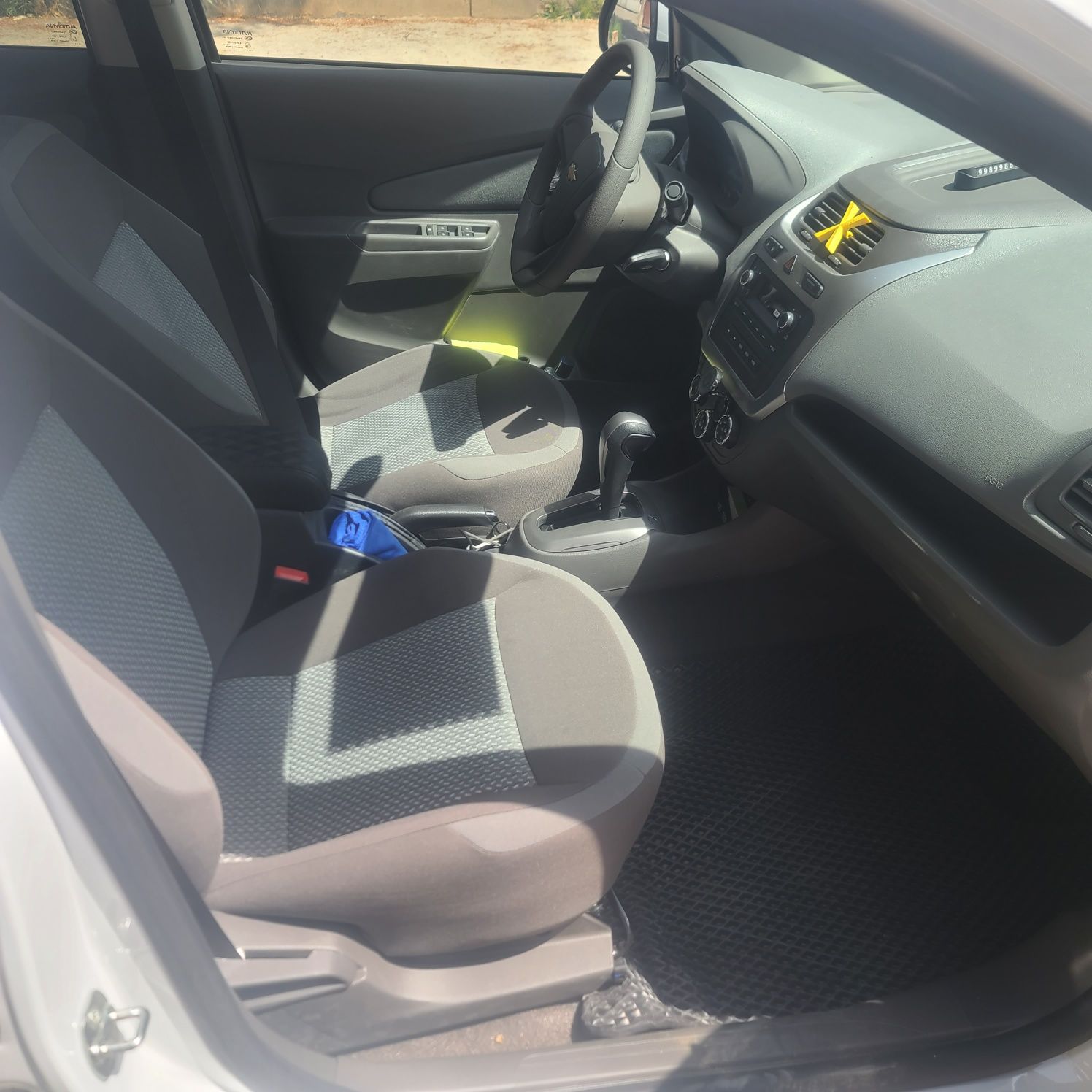 Toqqa dam olishga chiqishga taxi yengi kobaltda