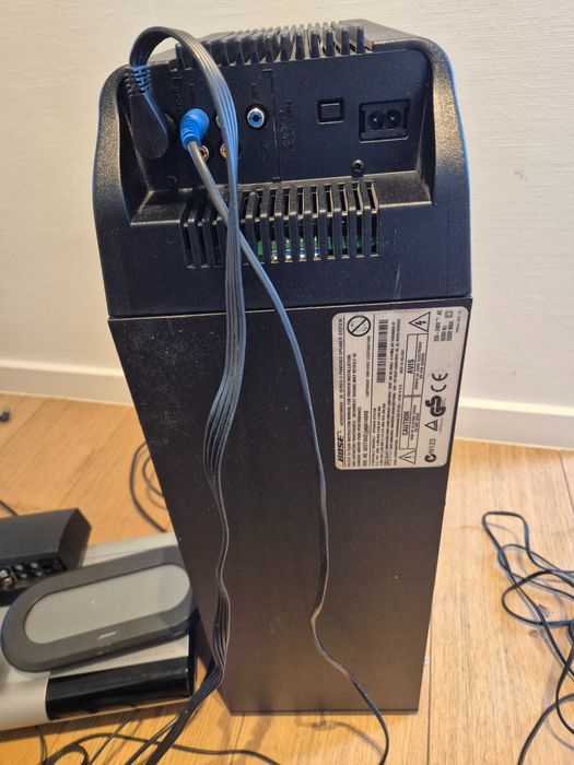 Bose subwoofer + една кубична тонколонка+ 2бр. дистанционно (тъч)+др.