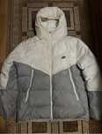 Geaca Nike Storm fit, marimea L fit M-L, in conditii bune