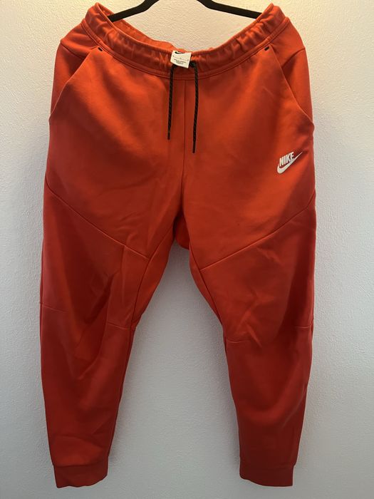 Pantaloni Nike Tech