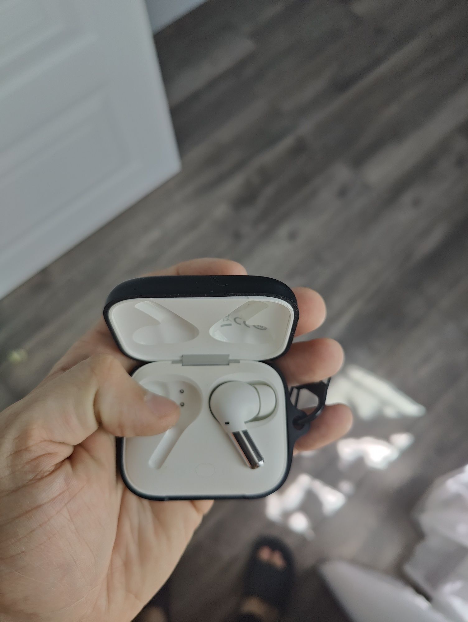 oneplus buds pro, правый наушник с кейсом