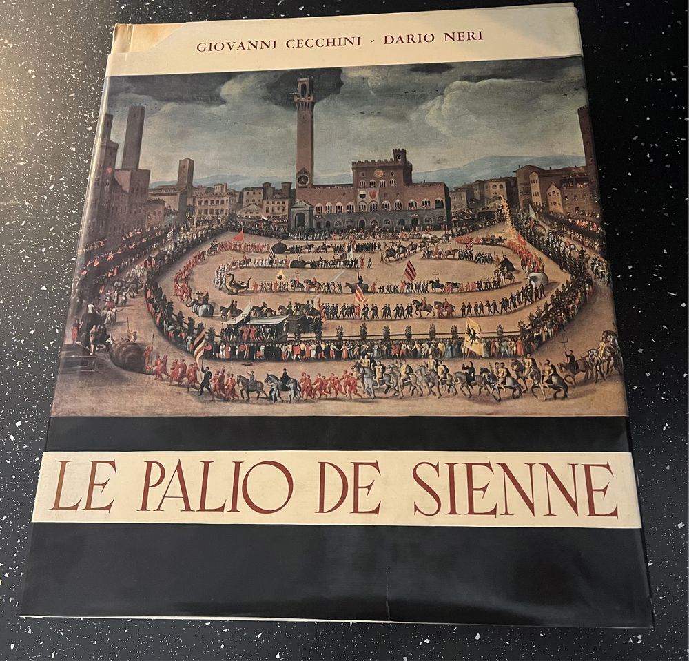 Книга уникат “Le Palio de Sienne” за конните състезания в Сиена