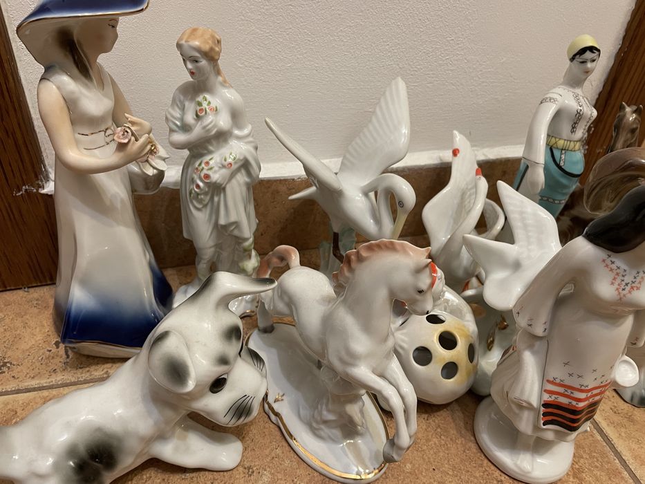 Vand bibelouri din anii 80.