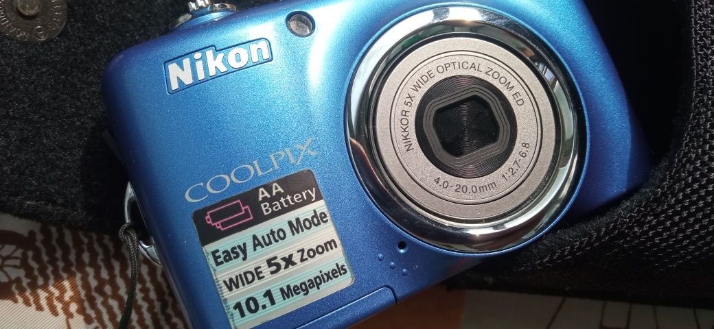 Два фотоапарата: Nikon COOLPIX L18 и L23