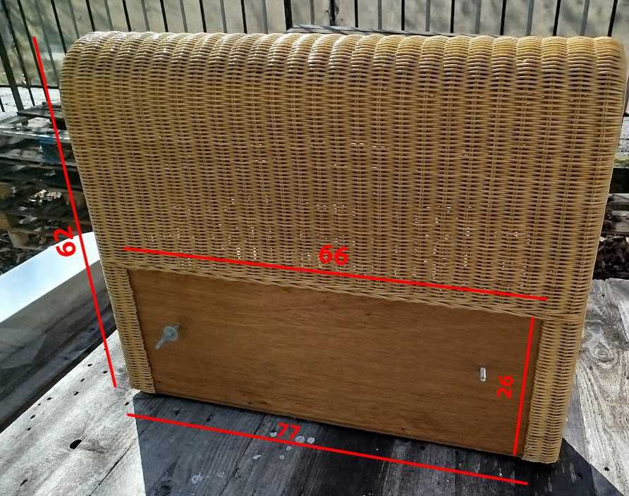 Странични облегалки от ратан за фотьойл или диван.