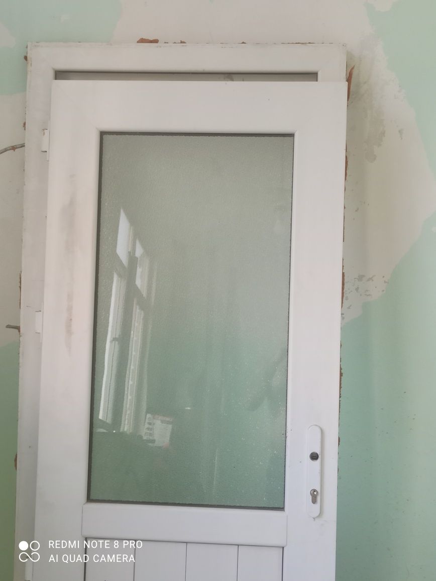 Продам пластиковые окна 2 шт.