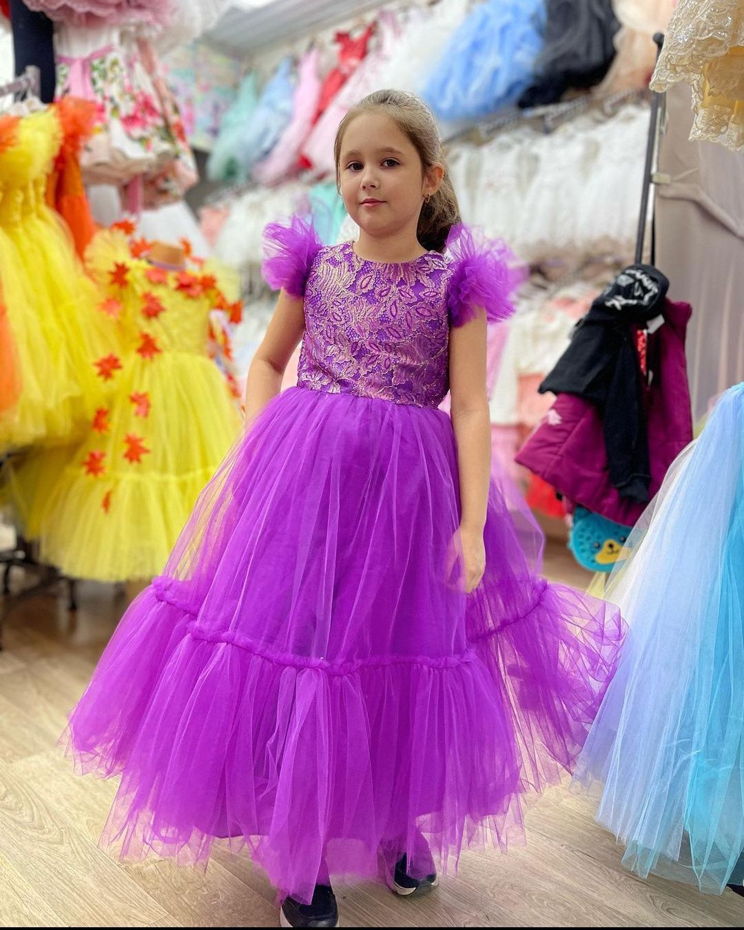 Шикарное платье фиолетового цвета