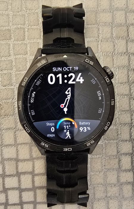 Продавам  черен смарт часовник Huawei GT 5 46mm