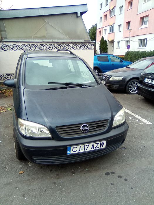 Vând Opel Zafira