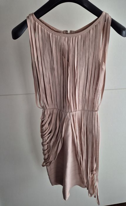 Бандажна рокля с ресни