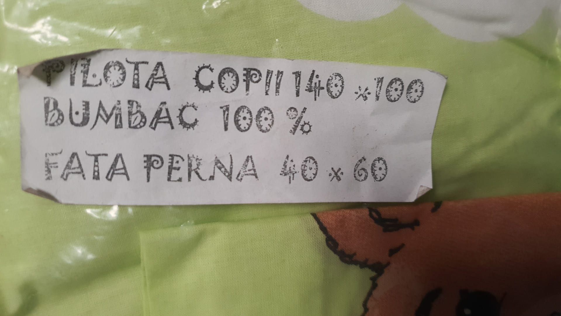 Pilota si fața de perna copii, verde cu personaje. Noua, sigilata. 50