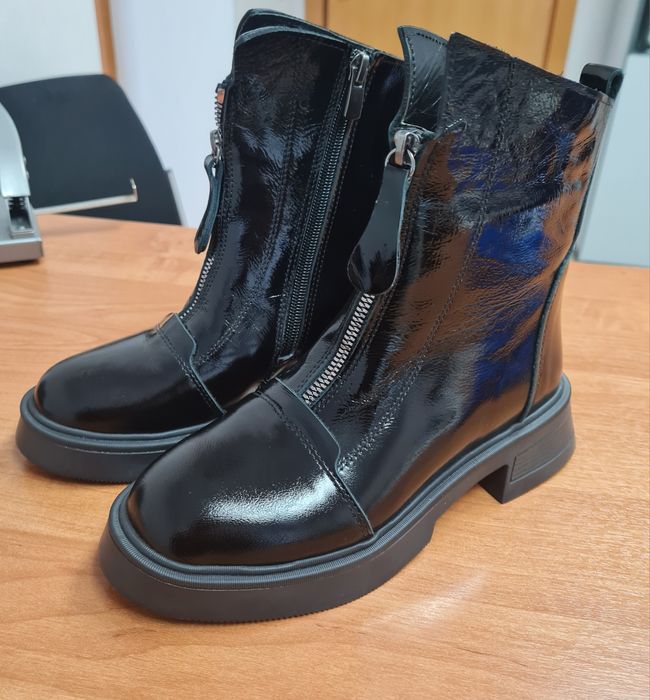 Продам зимние новые сапоги.